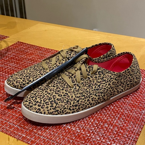 Leopard 🐾 Canvas Lace Up Shoe Ladies Size 9 - Picture 2 of 7